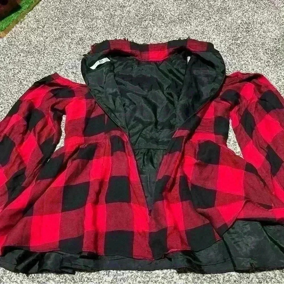 Va Va by Joy Han Buffalo Plaid, Fringe Neck, Open Shoulder Size M - Picture 11 of 13